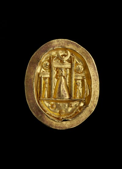 Bague en or avec sertissage montrant le sanctuaire d